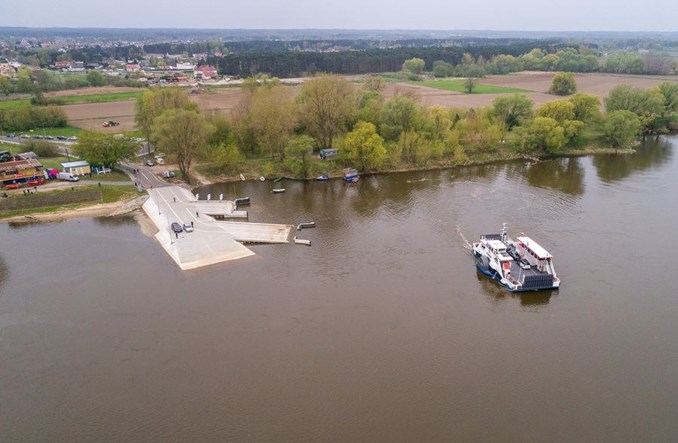 Opóźniona przeprawa promowa Solec – Czarnów. NIK daje negatywną ocenę publicznej instytucji 