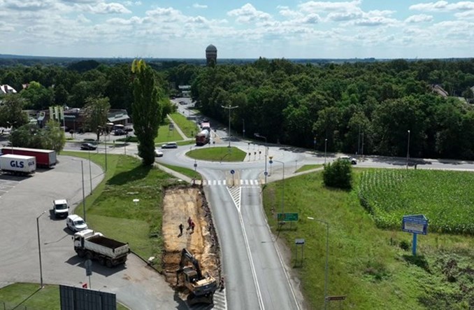 Na Opolszczyźnie trwa inwestycja za 70 milionów. Układane są warstwy jezdni 