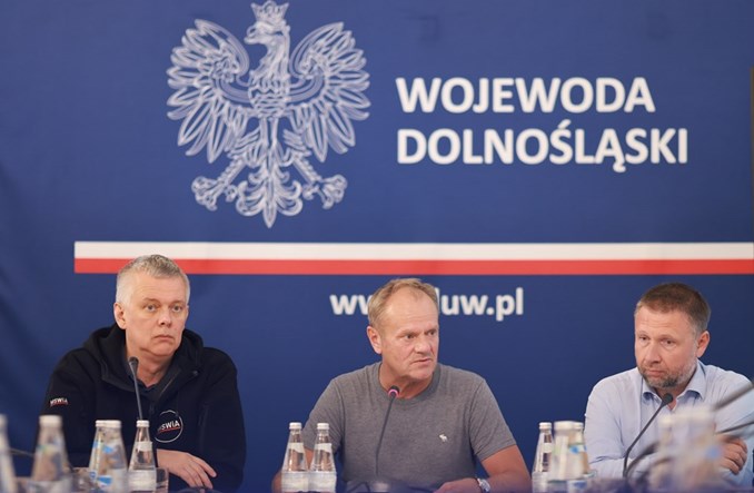 Tusk: Nie będziemy oszczędzać na odbudowie