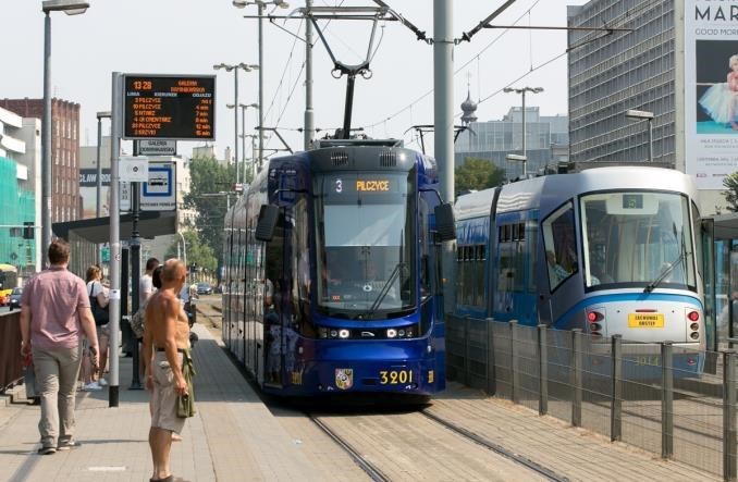 BIG InfoMonitor: Polacy częściej jeżdżą transportem zbiorowym