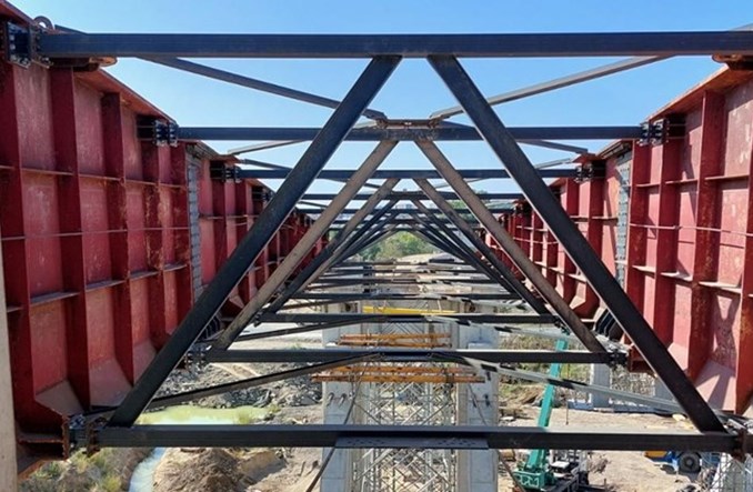 Kraków. Ruszyło nasuwanie estakady na S7 