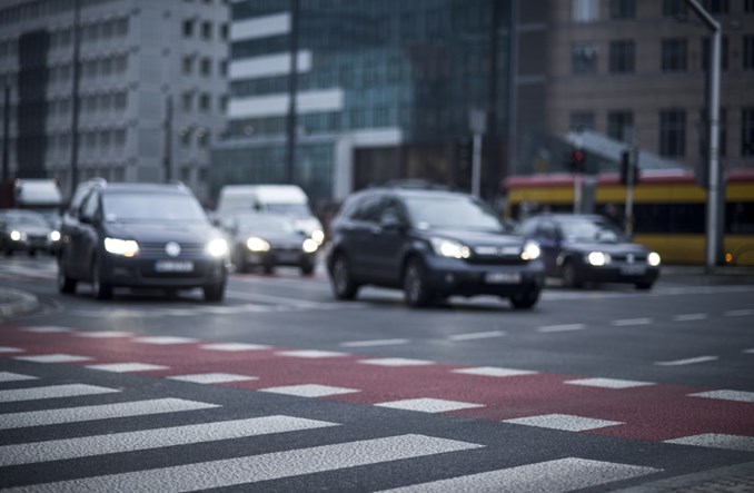 Zakaz silników spalinowych od 2035 roku nierealny. Konieczna rewizja przepisów