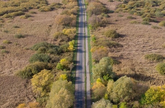 Powódź 2024. Odcinek drogi wojewódzkiej pod wodą  