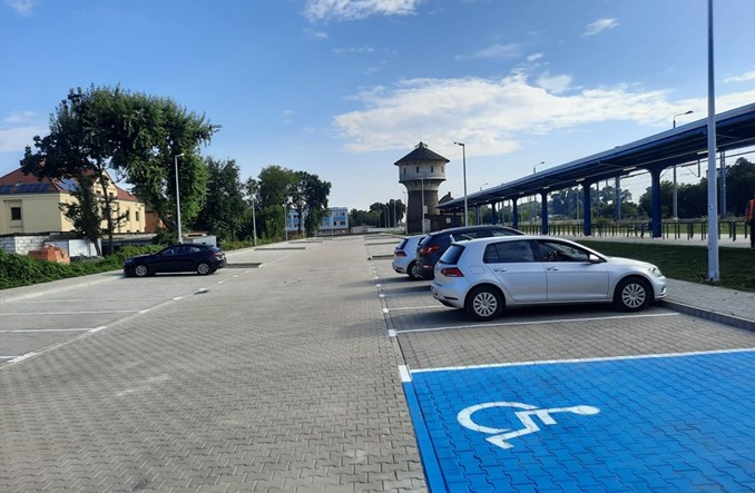 Wielkopolska: nowe parkingi ułatwią łączenie podróży pociągiem i samochodem