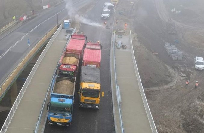 Lubelskie. Próby obciążeniowe przy budowie mostu za 50 milionów 