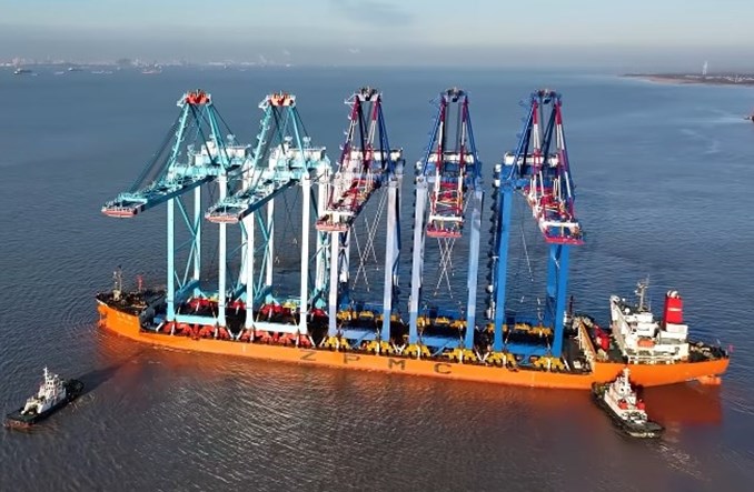 Kolejne suwnice dla Baltic Hub w drodze do Gdańska