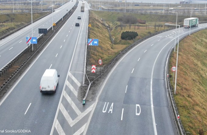 Burza wokół oznaczeń „UA” na autostradzie. Są niezgodne z prawem? 
