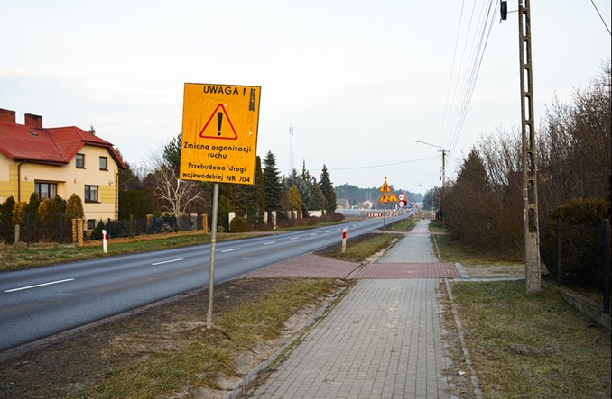 Łódzkie: Rozbiórka starego mostu na DW-704