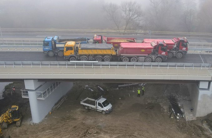 Zima nie wystraszyła drogowców. Postępują prace przy budowie mostu za 50 milionów