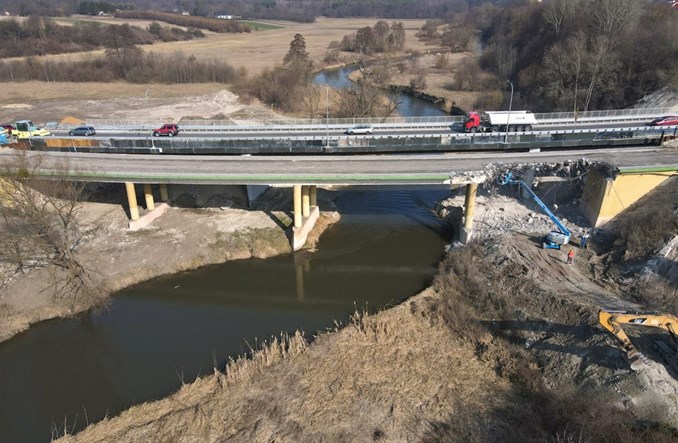 Budowa mostu w Łęcznej na ukończeniu. Rozbierają stary obiekt