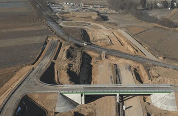 Obwodnica Opatowa. Zaczęło się układanie ostatniej warstwy nawierzchni na łączniku 