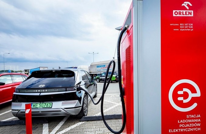 Orlen nie odpuszcza elektromobilności. Planuje uruchomić tysiące punktów ładowania