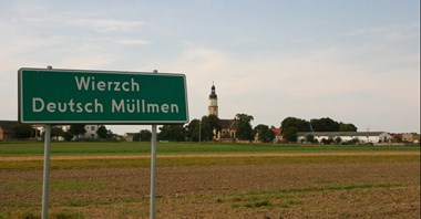 Tablice z historią. Dwujęzyczne oznakowania w Polsce