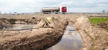 Trwa budowa obiektów inżynierskich na DW704 w woj. Łódzkim