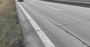 Czterech chętnych na remont płyt betonowych na A4