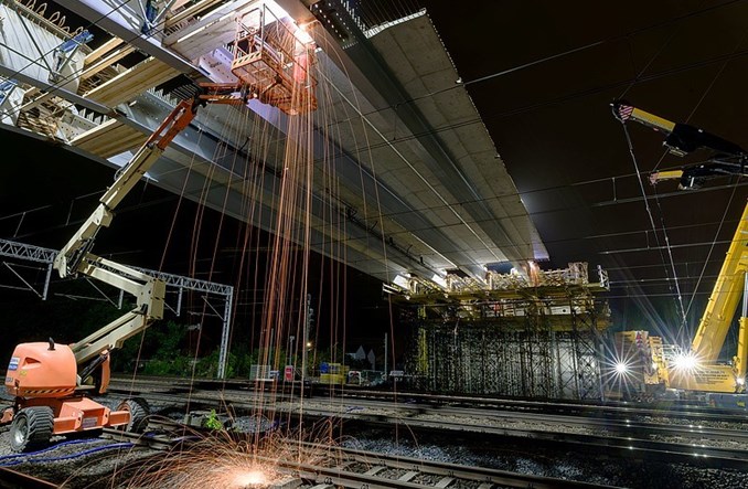 Warszawa. Konstrukcja wiaduktu na Chełmżyńskiej gotowa 