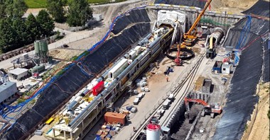 Męcina – Mordarka: Początek drążenia tunelu kolejowego