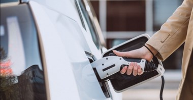 Rozwój infrastruktury dla samochodów elektrycznych musi przyspieszyć