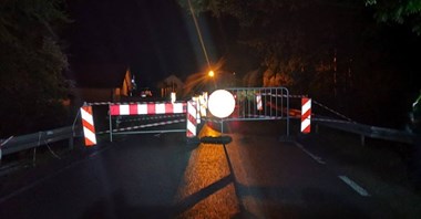 Małopolskie. Droga uszkodzona po ulewach 