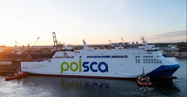 Nowy prom Jantar dla PŻM wyszedł z pływającego doku [zdjęcia]