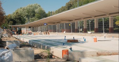 Łódź. Są widoczne postępy przebudowy krańcówki w parku Staromiejskim