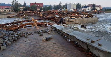 Mija rok od powodzi. Ponad 1 mld zł na odbudowę infrastruktury