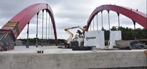 Budowa mostu w Ślesinie za półmetkiem