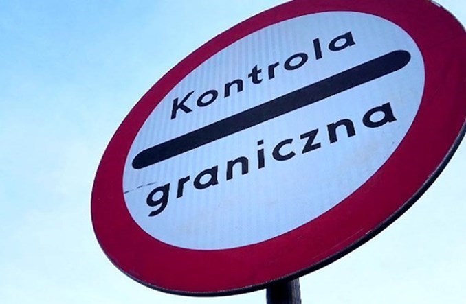 Kontrole na granicach przedłużone o pół roku 