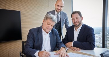 Strategiczna transformacja lidera. MERCOR finalizuje sprzedaż części działalności grupie Kingspan i rozwija markę mcr