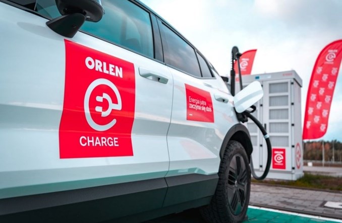 Orlen otworzył przy S7 pierwszy hub szybkiego ładowania samochodów elektrycznych