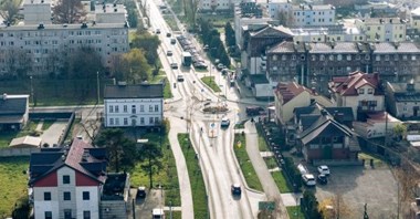 Żychlin ze zmodernizowanym odcinkiem bramowym