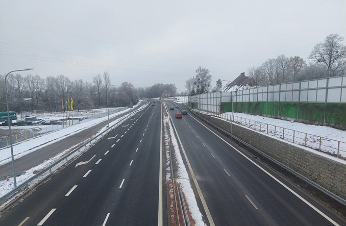 Kierowcy wjechali na kolejny odcinek poprawionej „gierkówki” 