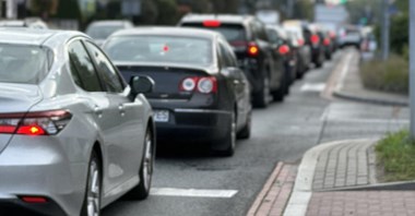 Rekordowe korki i milionowe straty. Dlaczego Łomianki protestują?