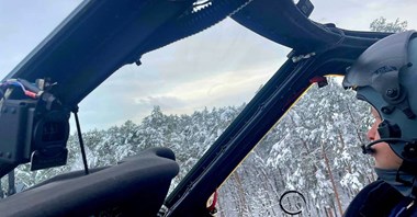 PKP PLK: Policyjne helikoptery pomagają walczyć ze śniegiem!