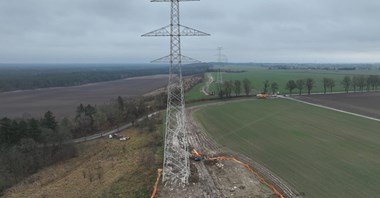 Prace na linii 400 kV w Wielkopolsce i Pomorzu Zachodnim nabierają tempa