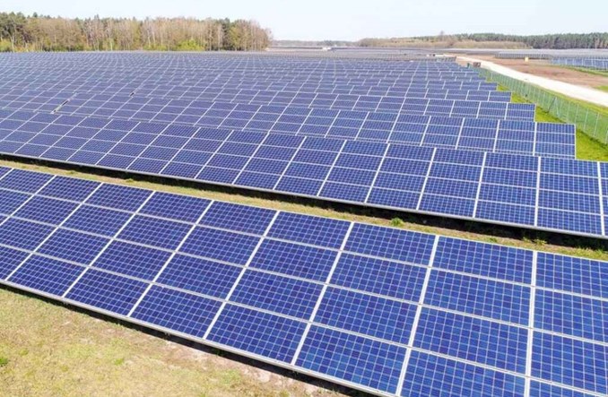 Orlen rozwija portfel OZE. Kolejna farma PV dostarczy energię płockiej rafinerii