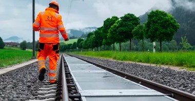 SNCF przetestuje panele fotowoltaiczne w szynach 