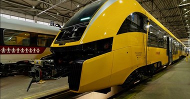 PESA. Budowa pociągów KDP z Hitachi albo Alstomem