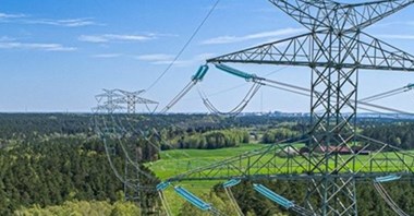 Pierwszy odcinek linii 400 kV Choczewo – Gdańsk Przyjaźń już z połową słupów