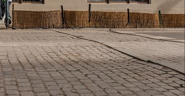 Łódź. Kolejne utrudnienia na drogach. Wszystko przez kostkę brukową