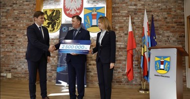 Choczewo z pieniędzmi na projekt nowej drogi. Obecna tylko dla elektrowni