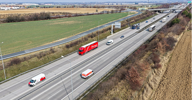 Ogromny wzrost natężenia ruchu na autostradzie pod Pragą