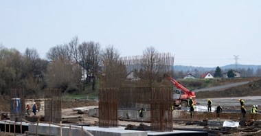 Akcjonariusz pyta o skutki zerwanych umów Mostostalu Warszawa  