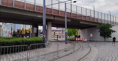 Estakada w Chorzowie musi być rozebrana, ale ruch jest możliwy