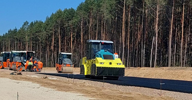 Półmetek na budowie S74 od Mniowa do Kielc