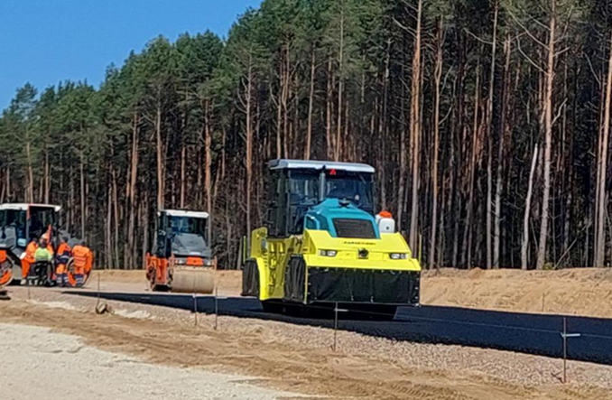 Półmetek na budowie S74 od Mniowa do Kielc