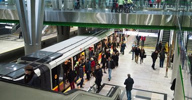 Warszawa przepala pieniądze na transport publiczny? Bolesna analiza WBR