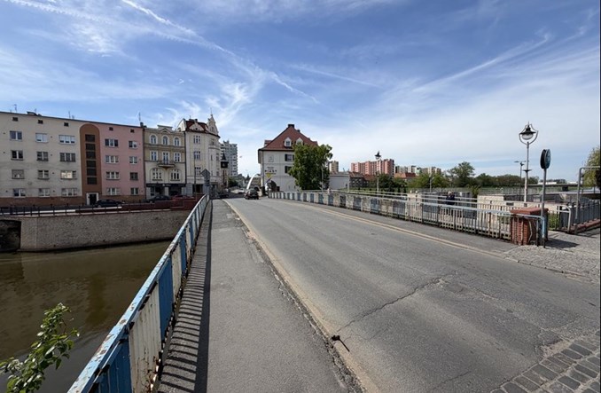 Trzech chętnych na dokumentację zabytkowego mostu w Opolu