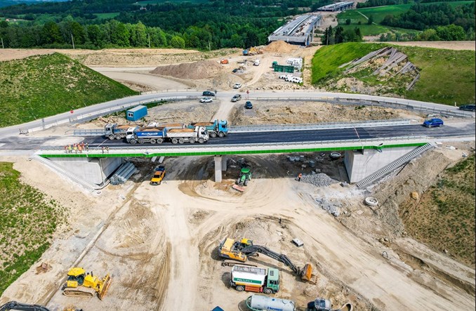 Wiadukt na S19 bezpieczny. Już po próbach obciążeniowych