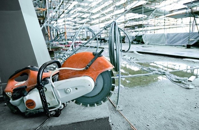 Cięcie betonu, asfaltu i metalu – jaką przecinarkę wybrać do różnych zastosowań? 